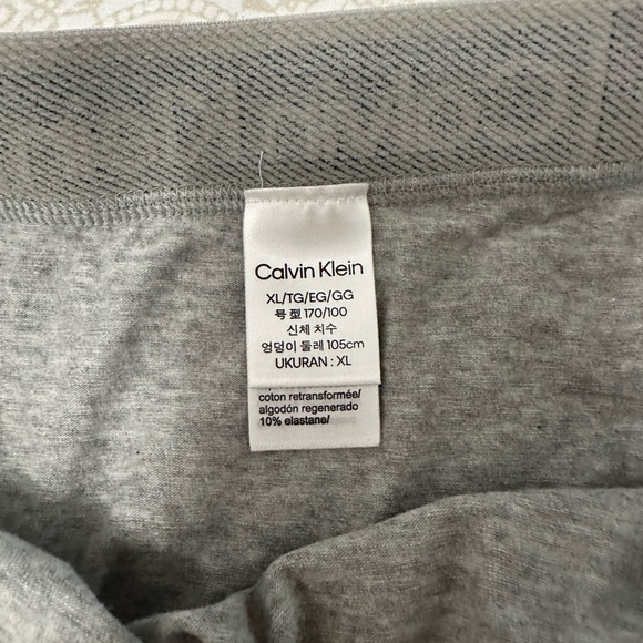 Bundle of 2 never worn Calvin Klein women's hipster panties - Picture 3 of 5